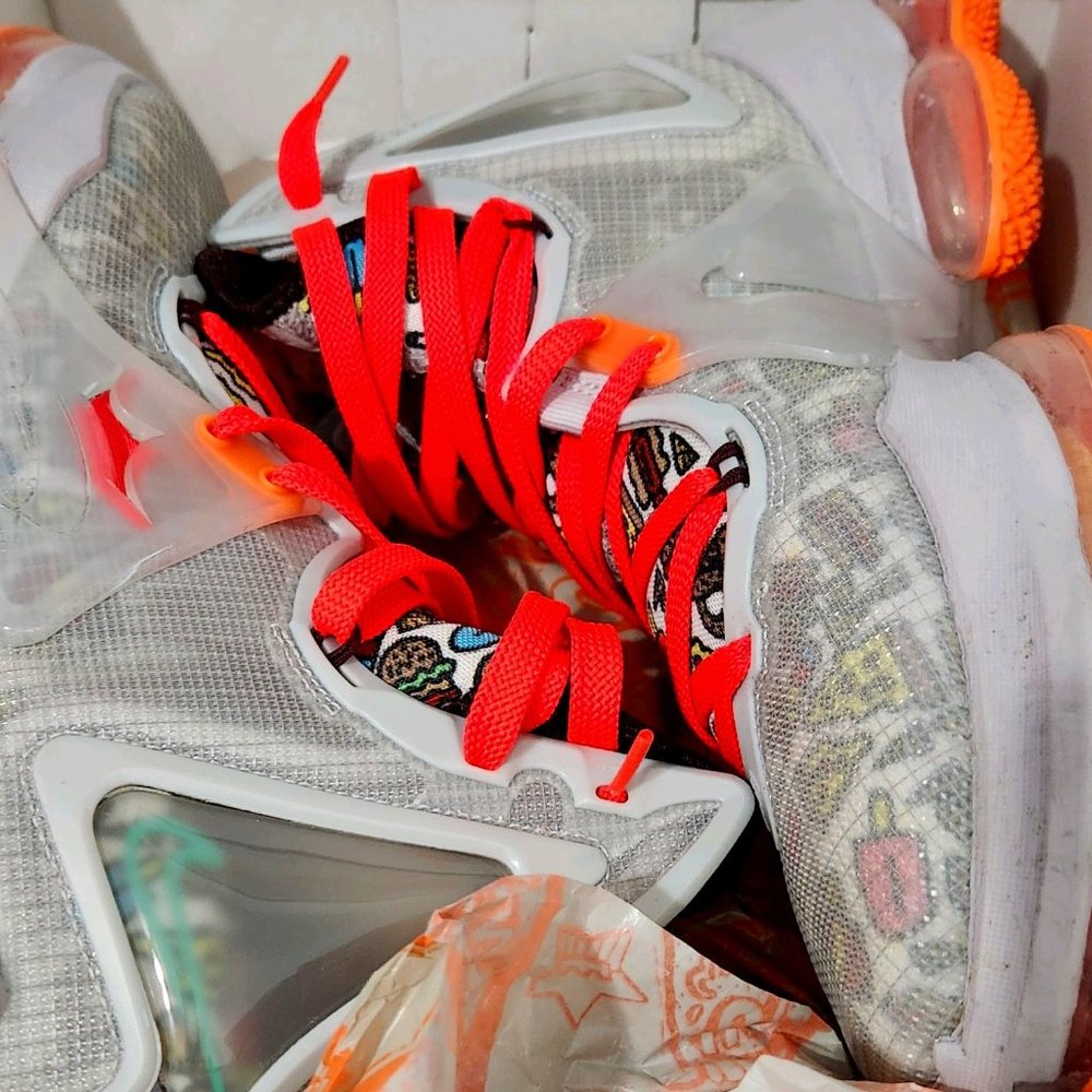 MENS NIKE LEBRON 19 GREY FOG/ROMA GREEN SIZE 12